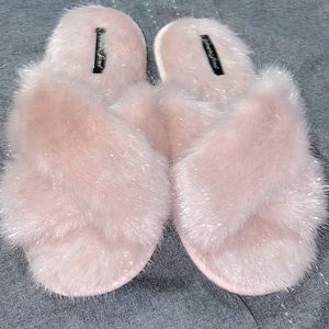 Victoria’s Secret Slippers Size Small 6